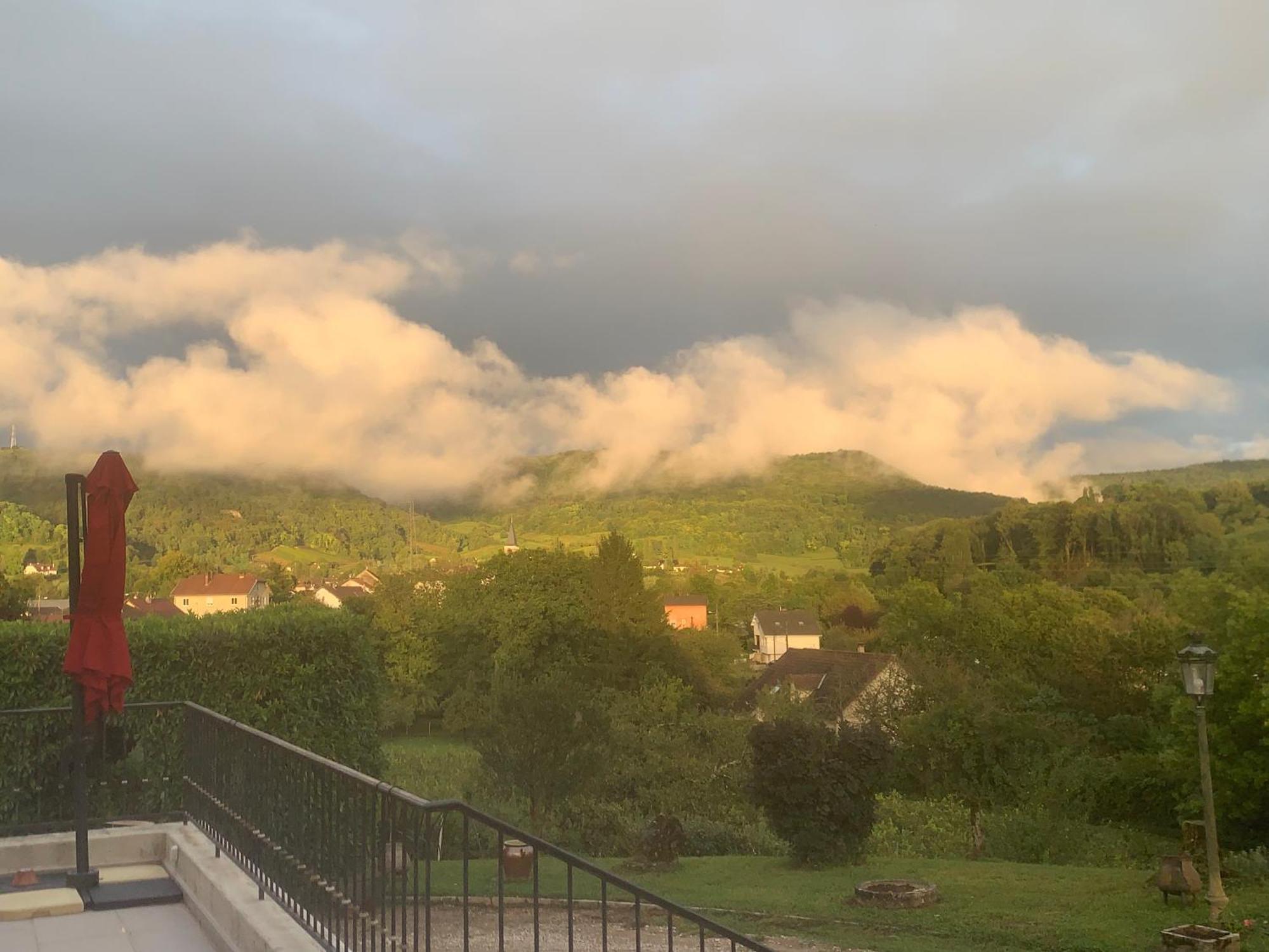 Longue Vue En Arbois Bed and Breakfast Εξωτερικό φωτογραφία